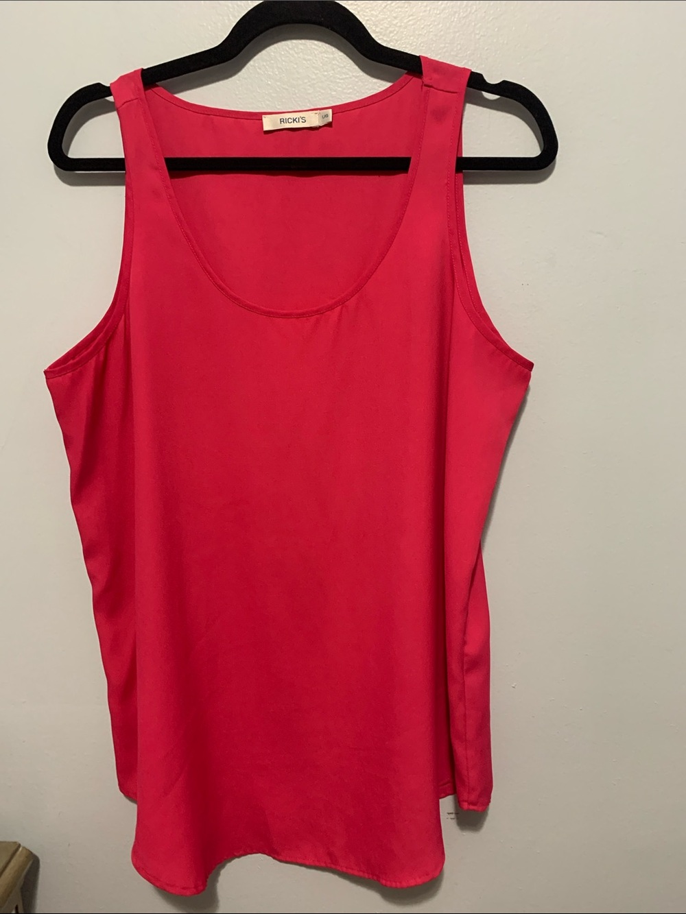 Ricky’s large fuchsia, pink sleeveless top
